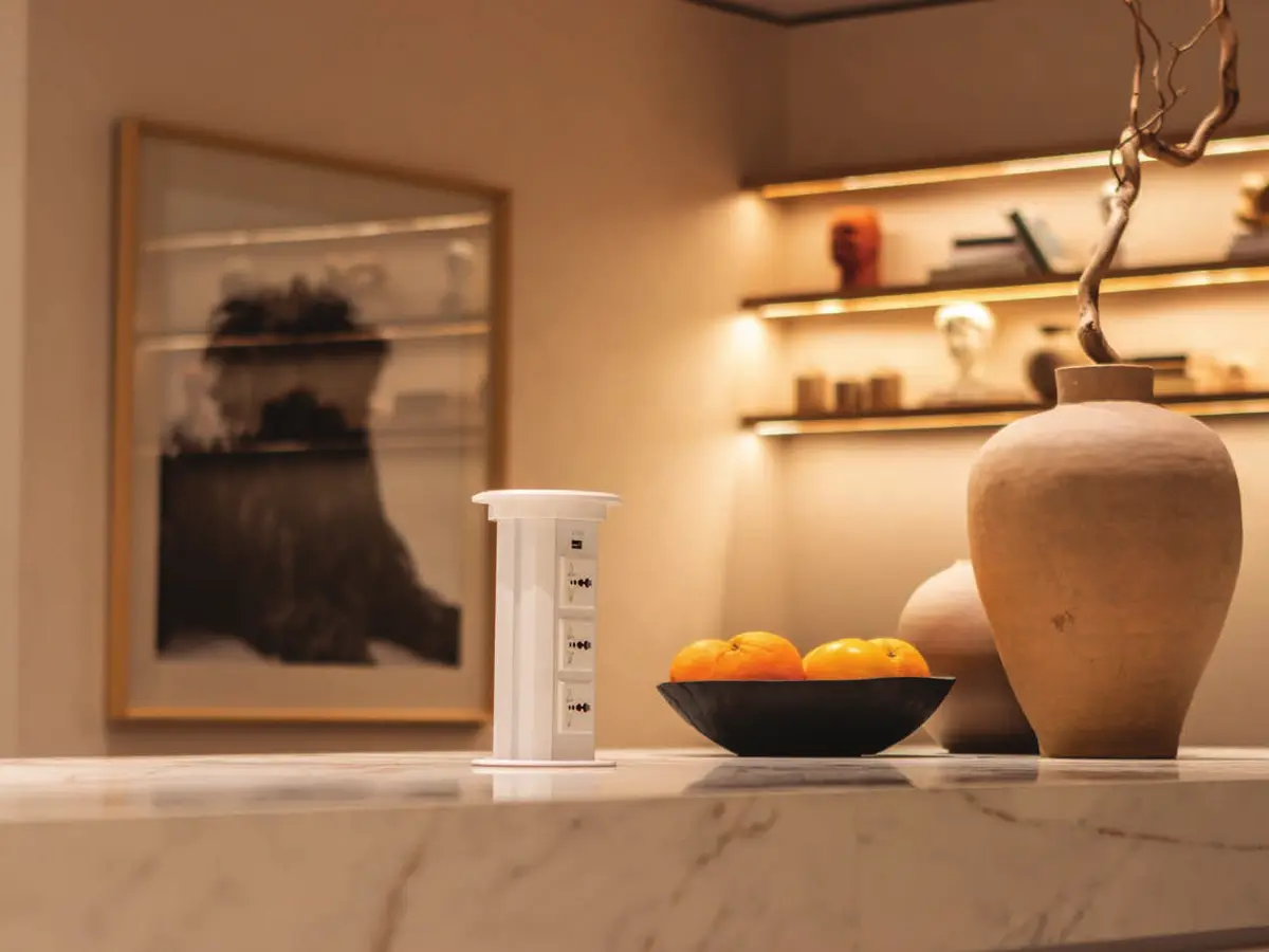 Aplikasi saklar dan smart home pada interior modern